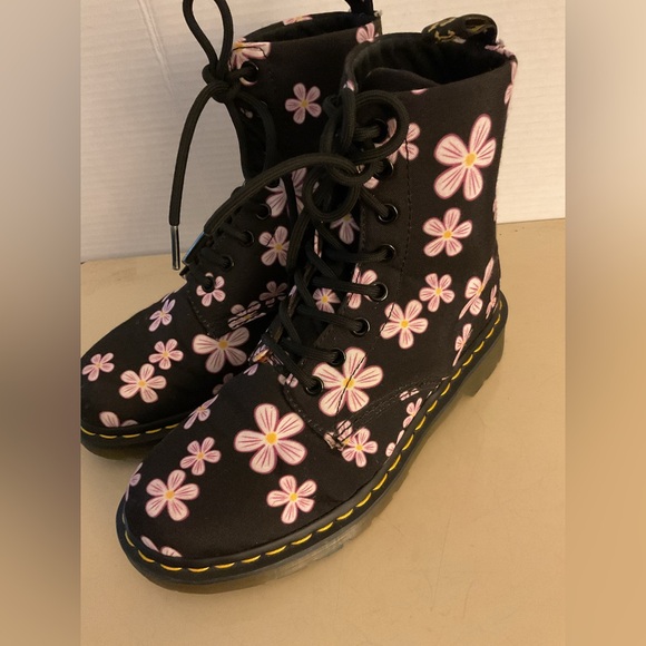 Dr. Martens women floral canvas combat 1460 page meadow boots 7 - Picture 2 of 14